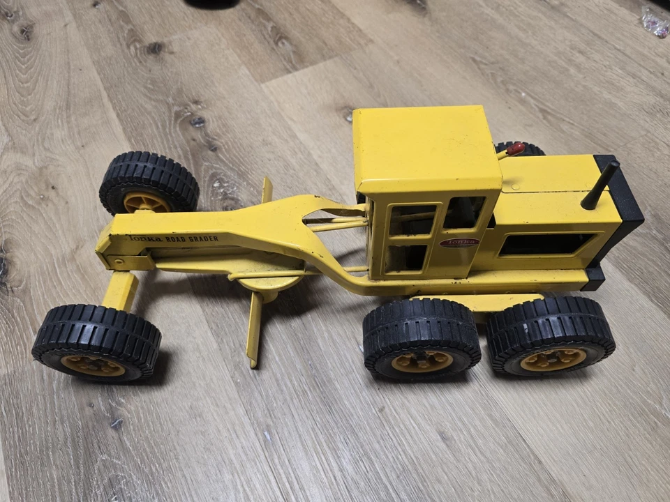 Vintage Tonka Yellow Pressed Metal Toy Construction Road Grader - 17” - Image 4 of 4