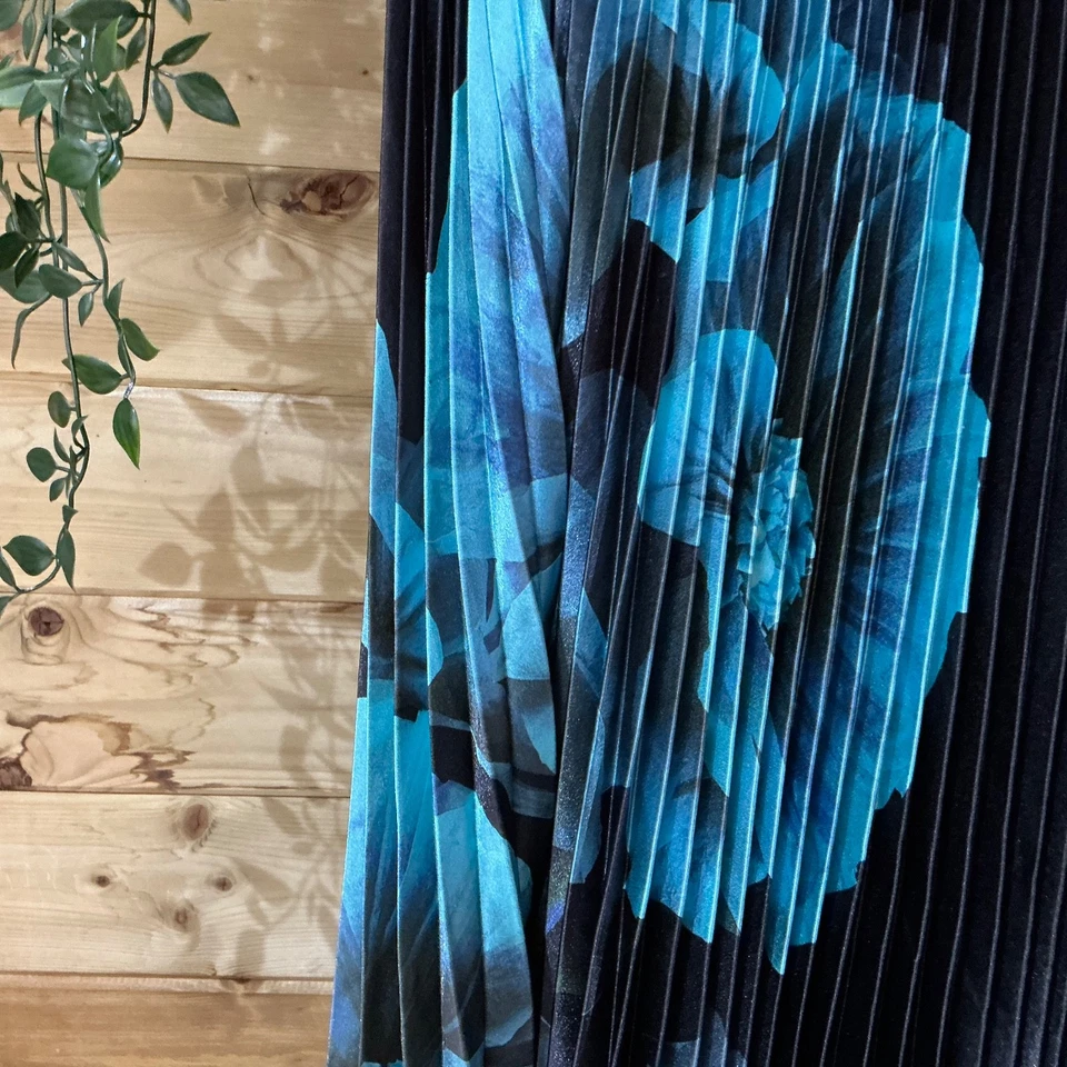 EX Ted Baker Black Satin Pleated Flower Detail Midi Skirt Size 10 - Image 2 of 4