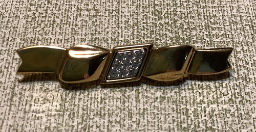 Vintage MONET Gold Tone Rhinestone Bow Bar Pin Brooch - 第 1/3 張圖片