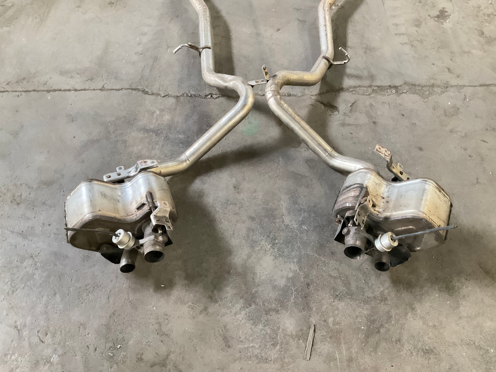 17-20 MASERATI Levante Rear Exhaust Muffler OEM
