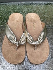 champagne colored flip flops