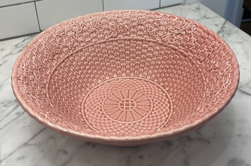 Bordallo Pinheiro Caldas Da Rainha Basketweave Pink Large 12 Inch Serving Bowl - Picture 1 of 5