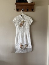 Xiangbin Women's Medium M White Embroidered Qipao Cheongsam Dress Short Sleeve