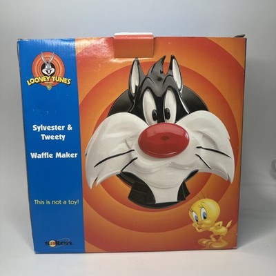 Vintage 1999 Looney Tunes Salton Sylvester & Tweety Waffle Maker WM20LT NOS
