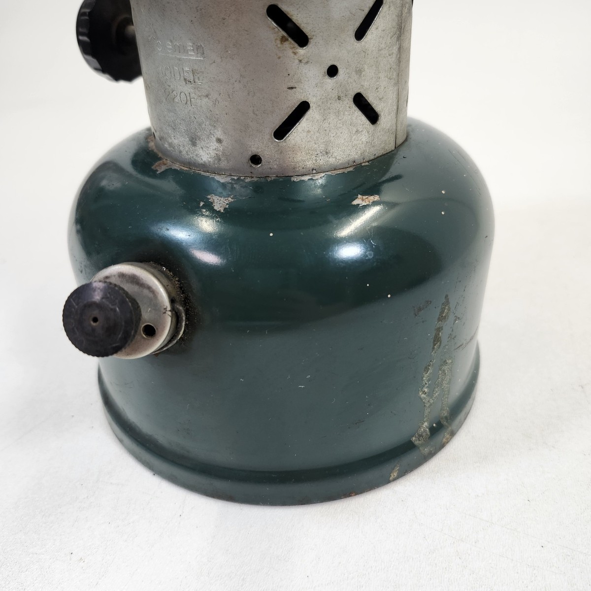 Vintage Coleman Camping Lantern 220E Dated 1960 With Pyrex USA