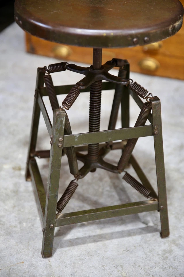 古董汉密尔顿工业减震拔模弹簧凳军队绿色 — 第 4/4 张图片