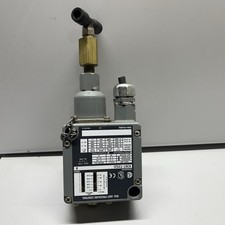 Allen Bradley 836T-T252J Pressure Control Switch 6-75 PSI 600V Ser A