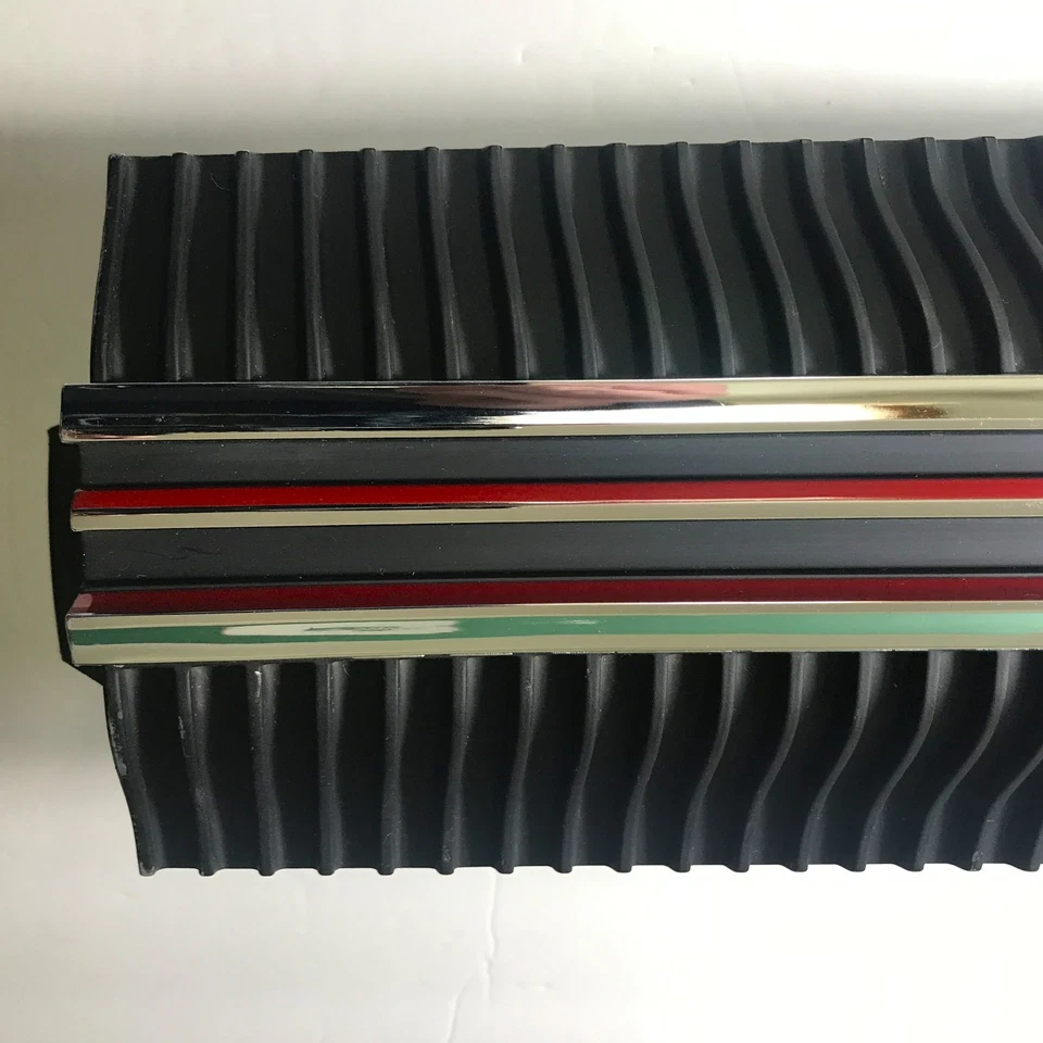 1970 Chrysler 300 - Hidden Headlight Door Bezel 2998148 RH Passenger Side Foto 2 de 4