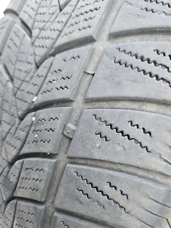 Pneumatici Invernali 225/55 R19 99V - Immagine 3 di 3