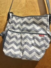 Skip Hop Diaper Bag Chevron Gray  White Shoulder Strap