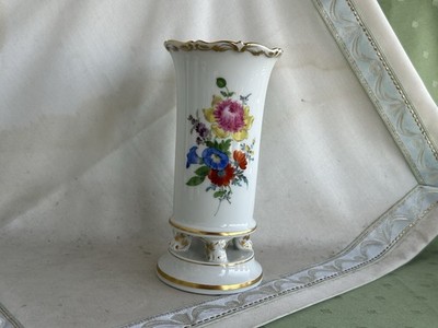 Schöne Meissen Vase mit vielen Blumen und Gold