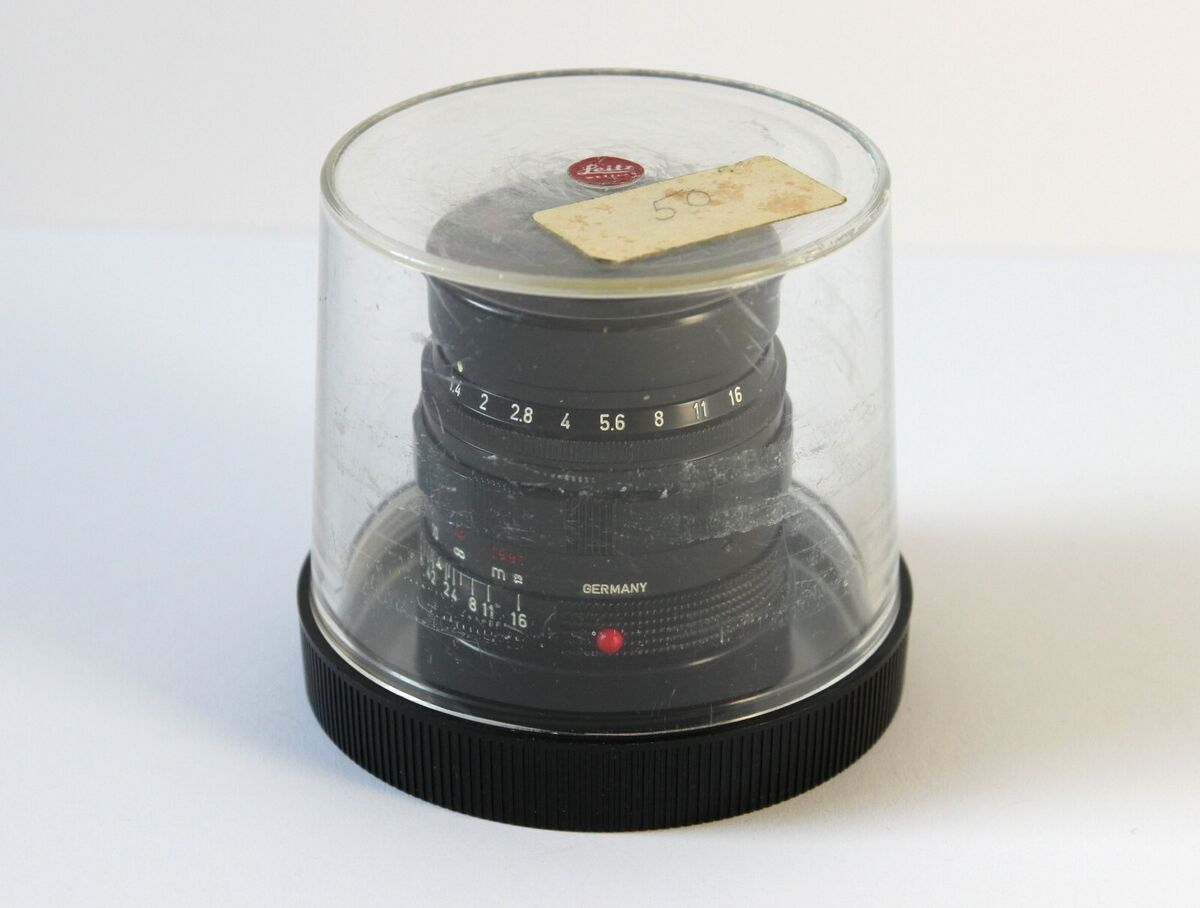 Leica Leitz 50mm f/1.4 Summilux-M Black Paint (Red Scale Leica Leitz 50mm f/1.4 Summilux-M Black Paint (Red Scale
