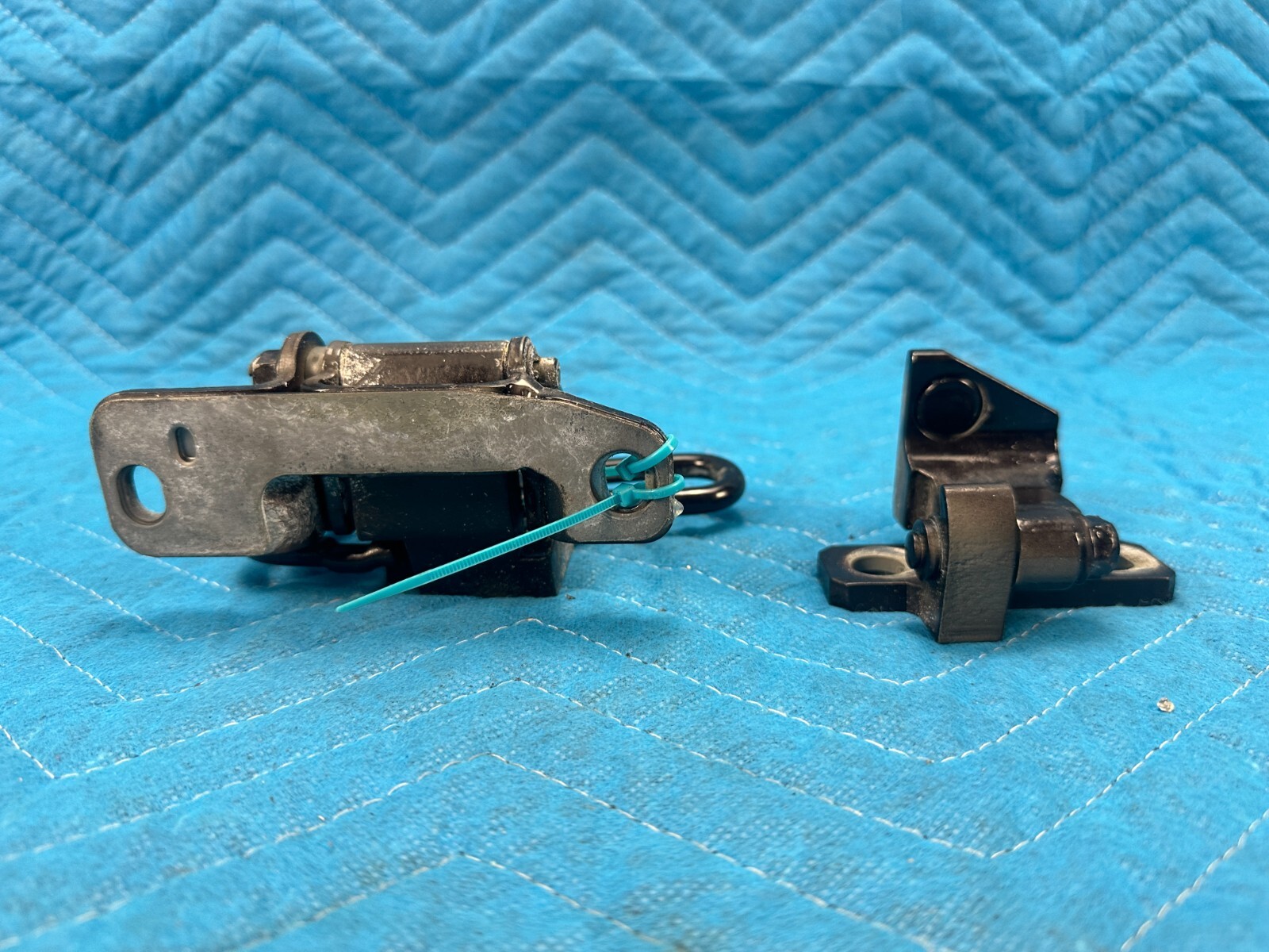 Bentley Cont Flying Spur Rear Door Up & Low Hinges Passenger Side 2006-2012 OEM