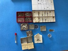 KONVOLUT ERSATZTEILE/ZUBEHÖR ZUBEHÖR VERSCHIEDENE UHREN RUND SWISS VINTAGE NEUWERTIG
