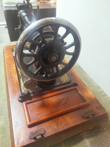 Simplex vintage manual sewing machine with wooden case - Picture 2 of 12