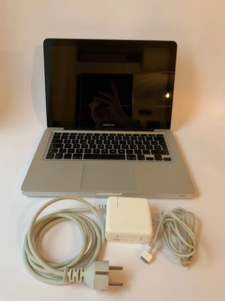 Apple Mac Book Pro 13 (Mitte 2009) mit SSD - Top Zustand - Bild 4 von 4
