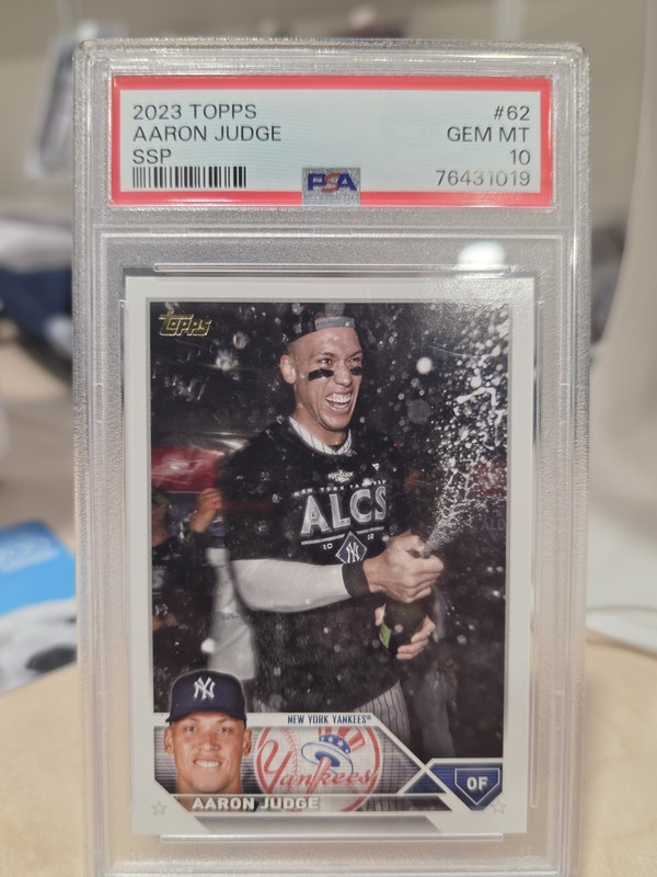 2023 Topps SSP Aaron Judge 62 Golden Mirror PSA 10