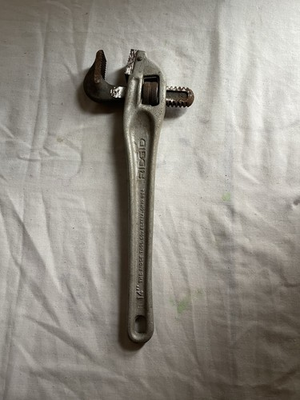 #ad RIDGID Aluminum Offset 14quot; Pipe Wrench for Tight Space Overhead Application $54.00