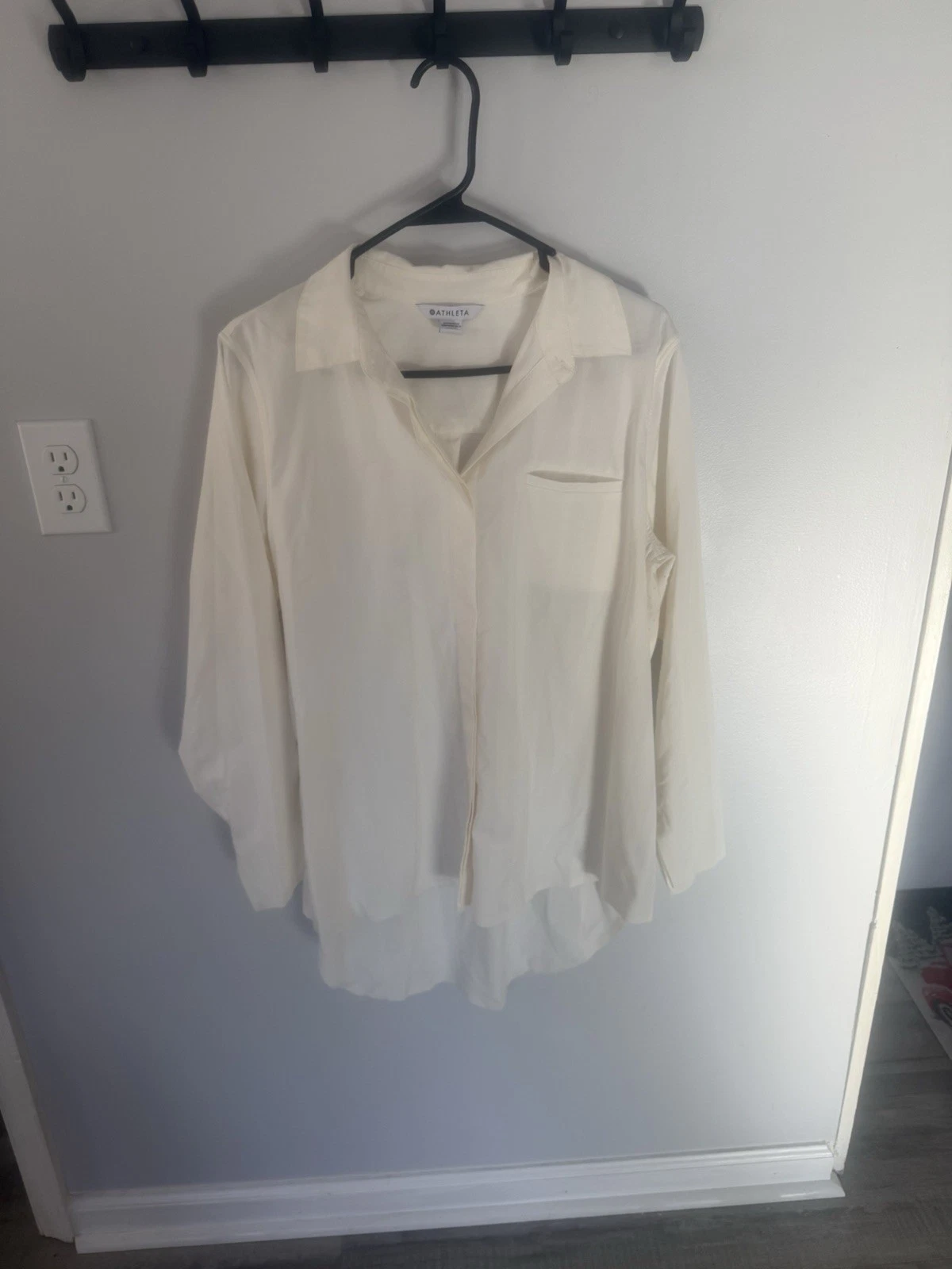 Athleta Urbanite Shirt L White Button Up Long Sleeve Lightweight Sun Protection