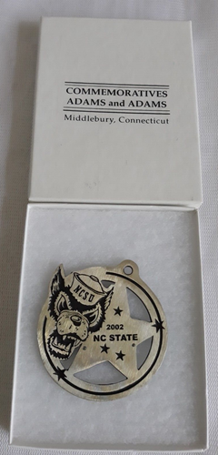 North Carolina State University 2002 Commemorative Ornament Wolfpack Boxed NCSU - Bild 3 von 16