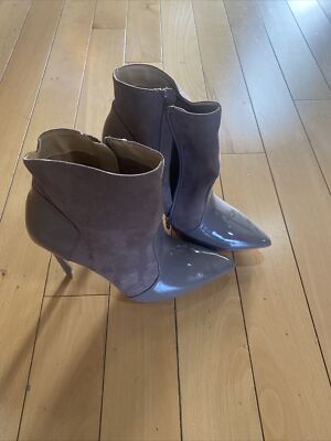 Izabella Rue  high heeled bootie Women s Size 8 Tan