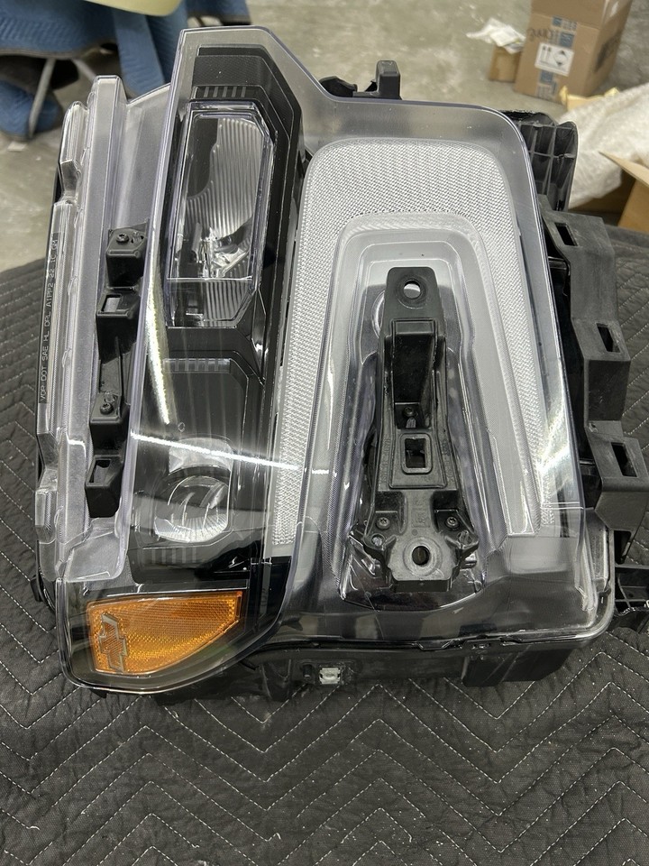 2022 2023 CHEVROLET SILVERADO RH HEADLAMP ASSY OEM PART# 85606135 W ...