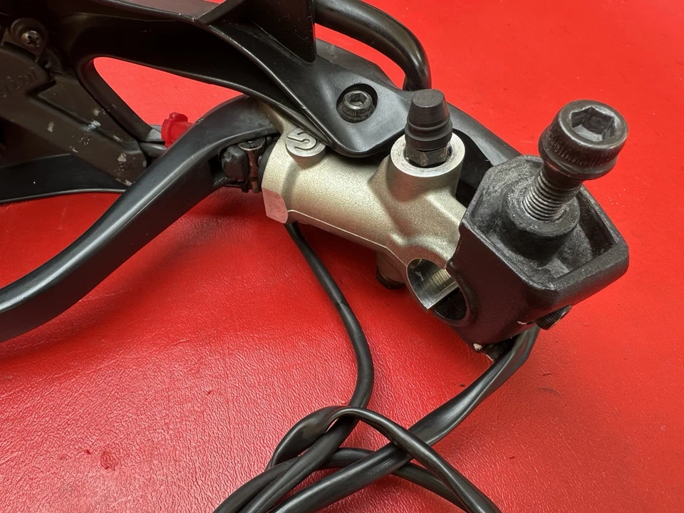 Ducati Multistrada 1200S Touring 2013 OEM Brembo embrague cilindro maestro intermitente Foto 3 de 4