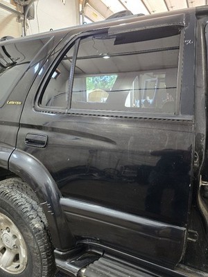 Used Rear Right Door Assembly Rear Side fits: 1998 Toyota 4 runner Limited body
