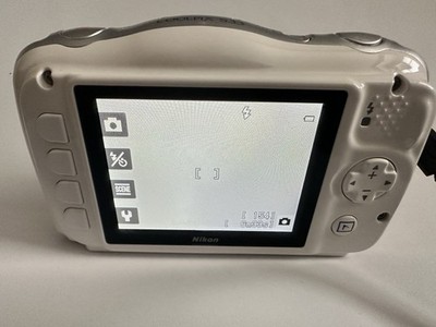 Nikon Coolpix S33 13.2MP Waterproof Camera WHITE Tested & Works