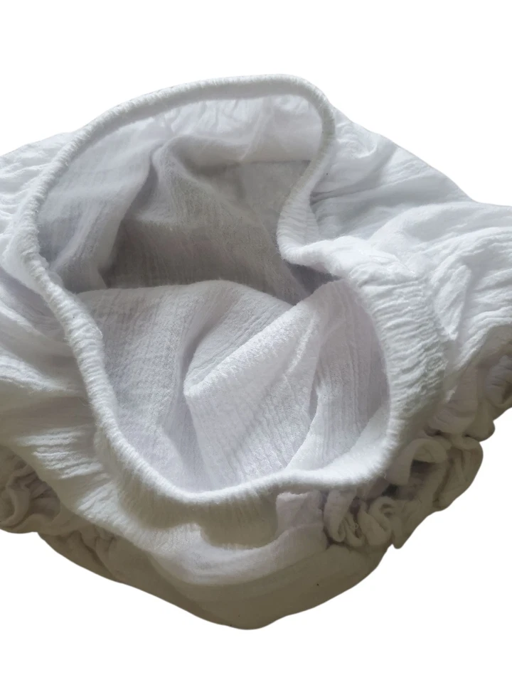 Funda de pañales blanca suave Baby Bloomers - muselina de algodón, cintura elástica y volante... Foto 2 de 3