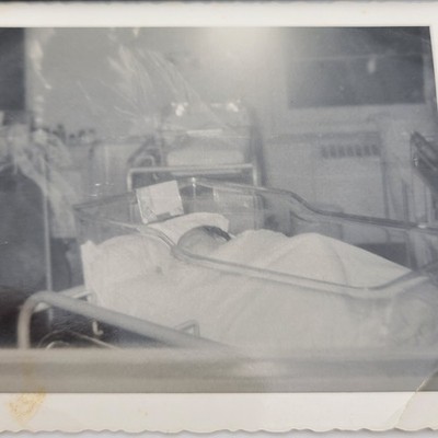 Baby Bassinet Hospital Nursery Maternity Ward Medical Equipment Crib Blanket VTG