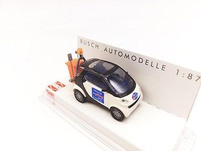 Der BUSCH 48920 H0 1:87 Smart City Coupé ''Hamburg / Waste Watcher''