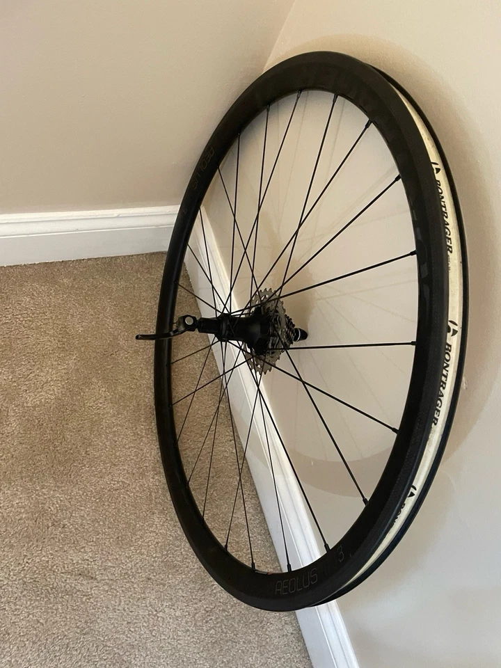 Cubierta de rueda trasera BONTRAGER AEOLUS PRO 3 TLR NEGRO/GRIS 700C freno de llanta Foto 3 de 4