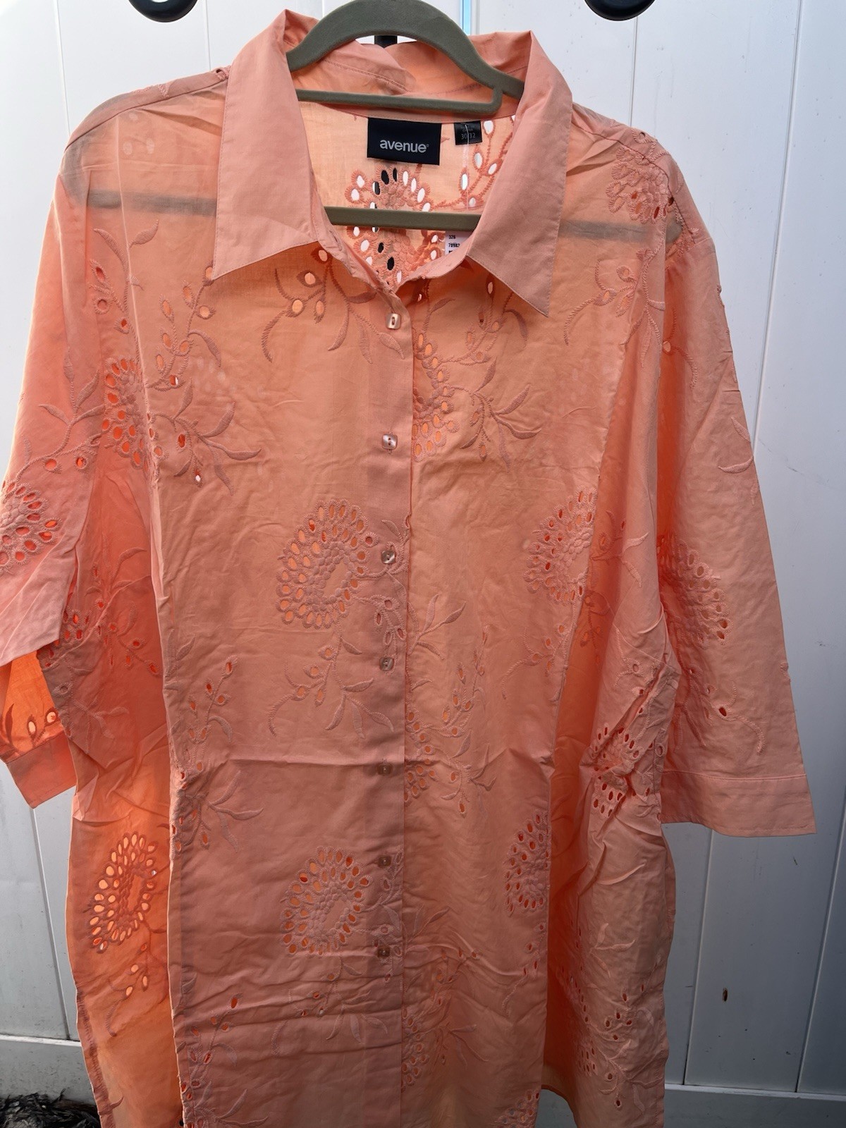 Avenue PLUS Embroidered Floral CUT OUT Collared TUNIC BLOUSE Peach 30/32 Button