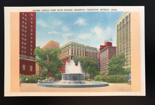 VTG Detroit MI Grand Circus Park Edison Memorial Fountain Postcard Michigan