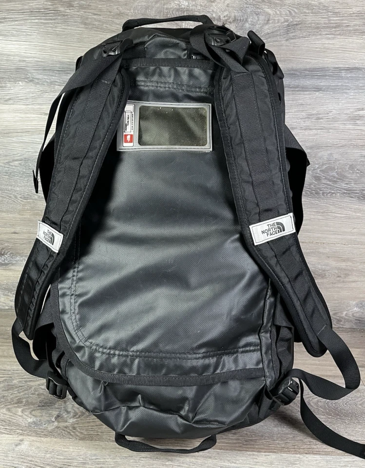 Mochila Bolsa de Lona Impermeable de Viaje The North Face Pequeña Negra Base Camp Foto 2 de 4