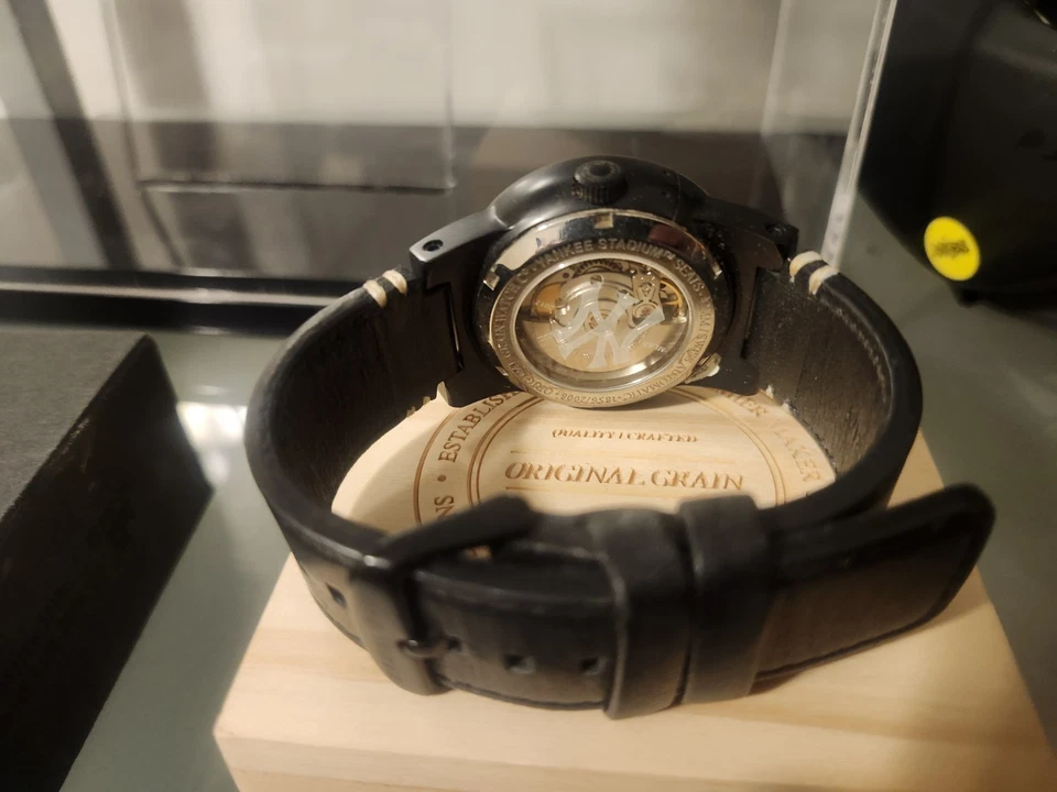 Original Grain 1923 NY Yankees Watch With Xtra Band 1856/2008 - Image 4 of 4