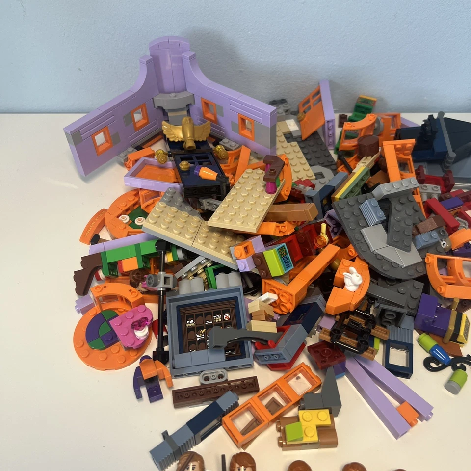 LEGO Harry Potter 76422 Diagon Alley Weasleys' Wizard Wheezes, photo 3 of 4