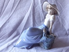 Nao By Lladro 1042 'Listening To Bird's Songs' Lady Figurine. Vintage 1987.
