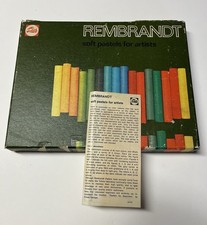 Pastels doux multicolores Talens Rembrandt vintage. 45 couleurs pour la plupart inutilisées.