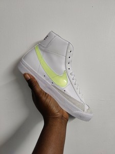 Nike Blazer Mid 77 ESS Entrenadores Blanco/Volt UK 4.5 nos 7 EUR 38  DJ3050-100 para Mujer | eBay