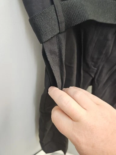 Pantalones cortos de vestir Courtnenay negros con cinturón talla 7 Foto 2 de 4