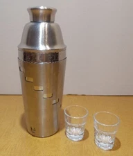StainlStainless Cocktail Shaker w/ 15 Drink Recipes + 2 Shot Glasses Barware Set