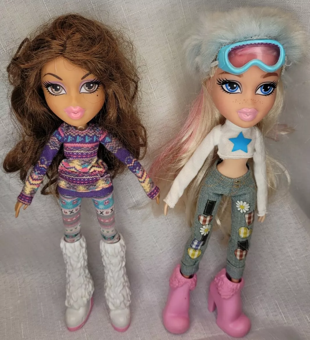 2 Bratz Doll Winter Vaction Resort Ski Girls Read Description