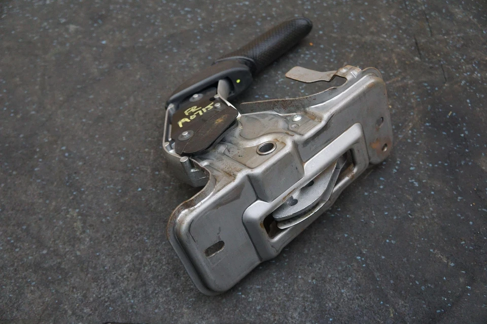 Emergency Parking Brake Handle Lever Arm 36010JF00A OEM Nissan Gtr 2009-10 - Image 4 of 4