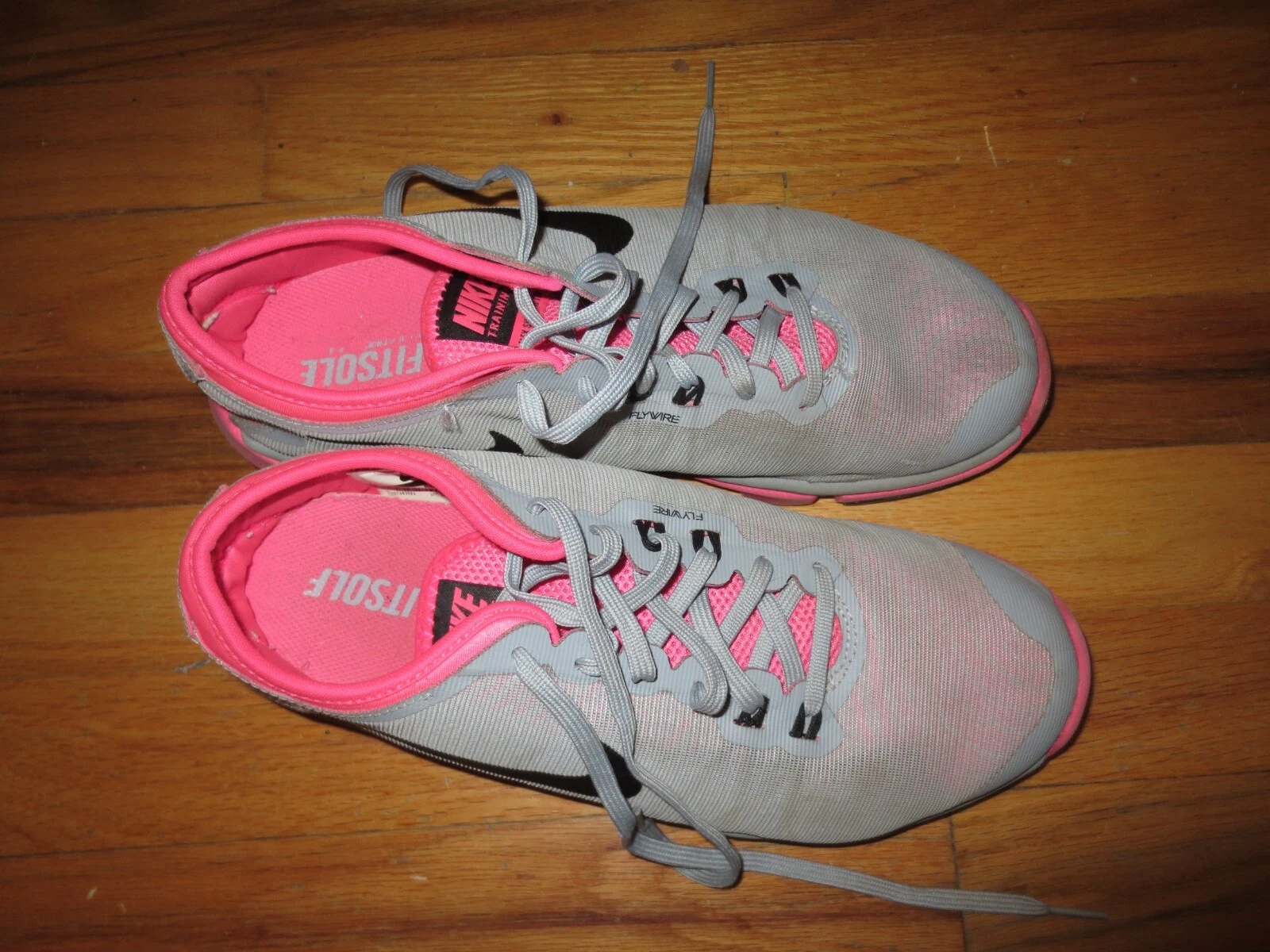 Chaussures de sport femme Nike Fly wire Training Flex Supreme TR4 grises pointure 9 très bon état 