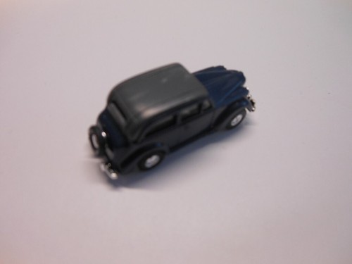 Opel Olympia 1938 Cabriolim.geschl. Luxus v. Praline (Revell) dunkelblau in 1:87 - Bild 2 von 3