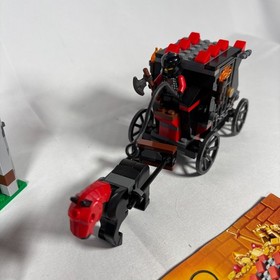 LEGO Castle 70401 Gold Getaway Complete Retired Knights Wagon Horse