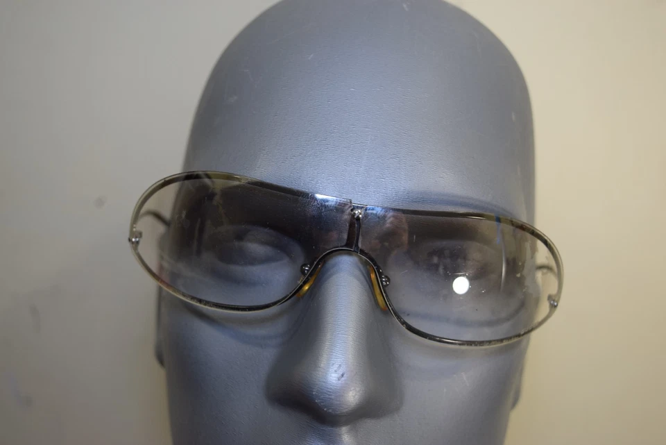 复古 1990 年代古驰 120 GG 1658/S TW3 渐变盾太阳镜破损镜片 — 第 2/4 张图片