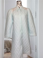 Vintage Miss Elaine Quilted Robe Size Medium Snap Front Puffer Embroidered 80  s